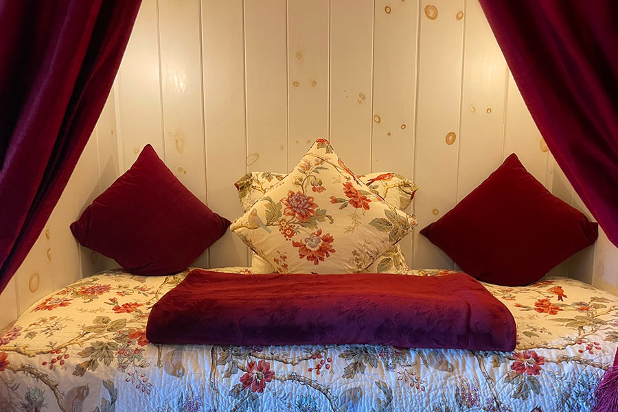 Apple Blossom Room extra bed