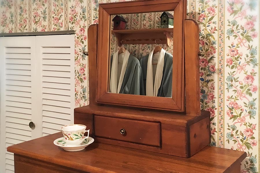 Bluebird dresser